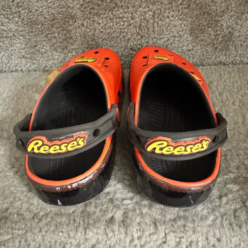 CROCS Kids Reese’s Pieces Slippers - sz 1 - Picture 2 of 2